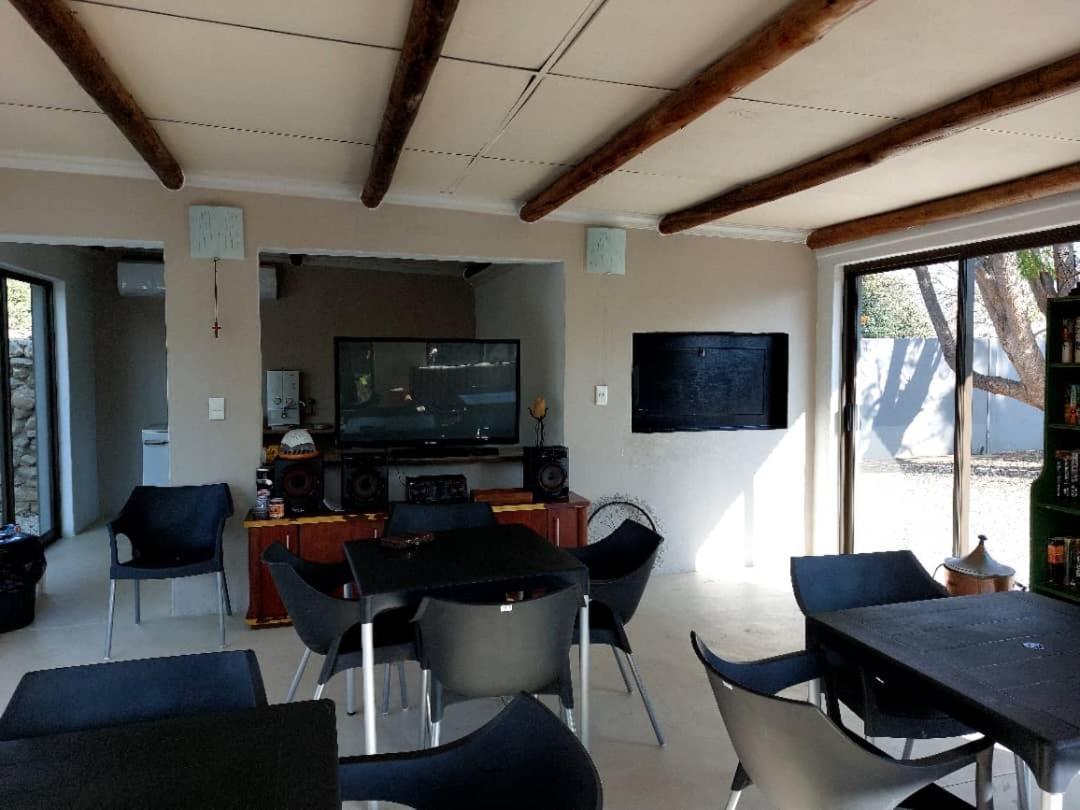 Bush Pillow Guest House Otjiwarongo Bagian luar foto