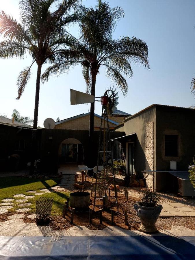 Bush Pillow Guest House Otjiwarongo Bagian luar foto
