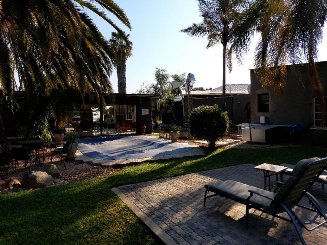 Bush Pillow Guest House Otjiwarongo Bagian luar foto
