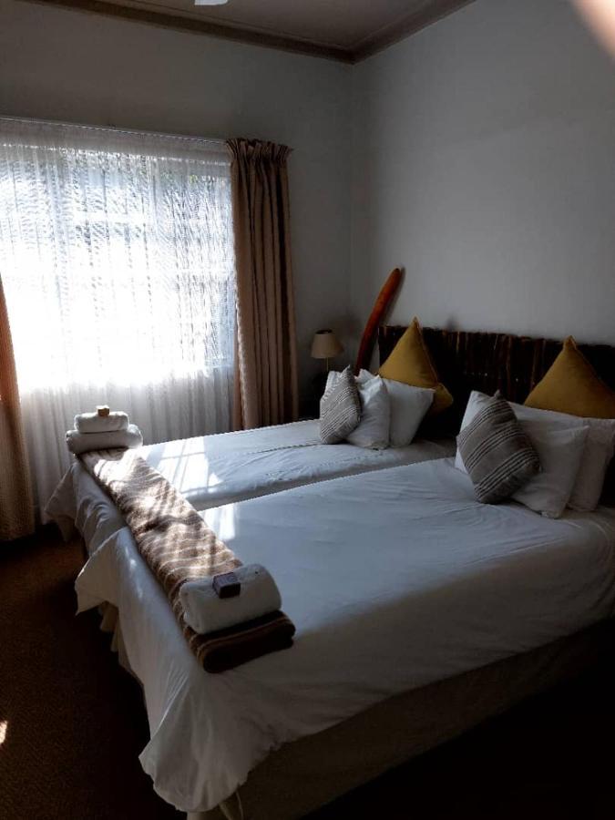 Bush Pillow Guest House Otjiwarongo Bagian luar foto