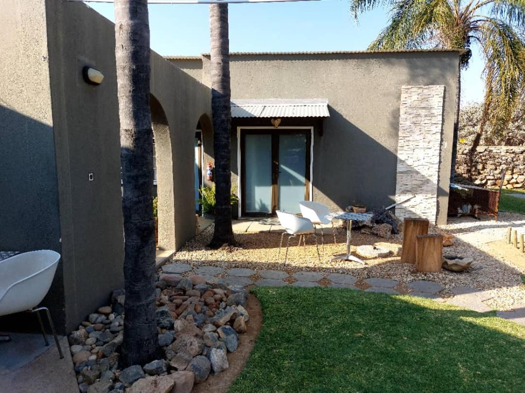 Bush Pillow Guest House Otjiwarongo Bagian luar foto