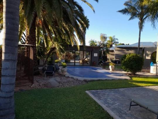 Bush Pillow Guest House Otjiwarongo Bagian luar foto