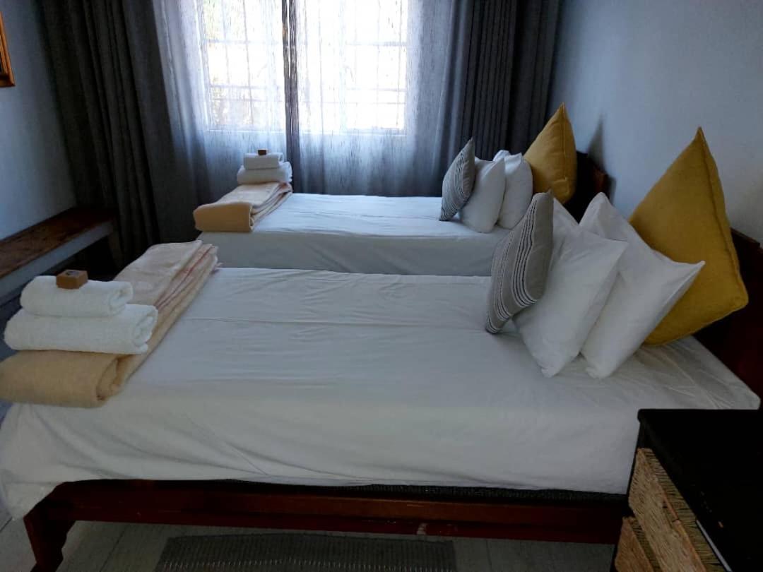 Bush Pillow Guest House Otjiwarongo Bagian luar foto