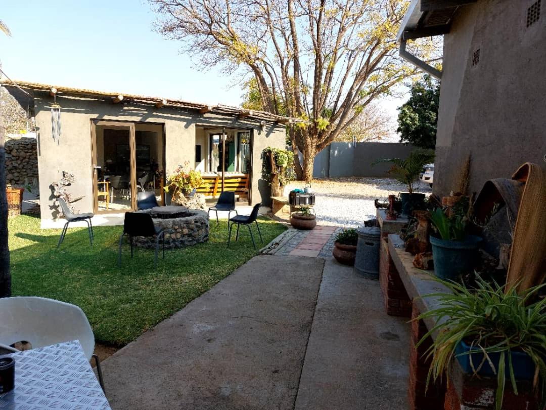 Bush Pillow Guest House Otjiwarongo Bagian luar foto