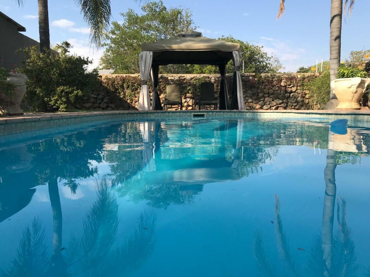 Bush Pillow Guest House Otjiwarongo Bagian luar foto